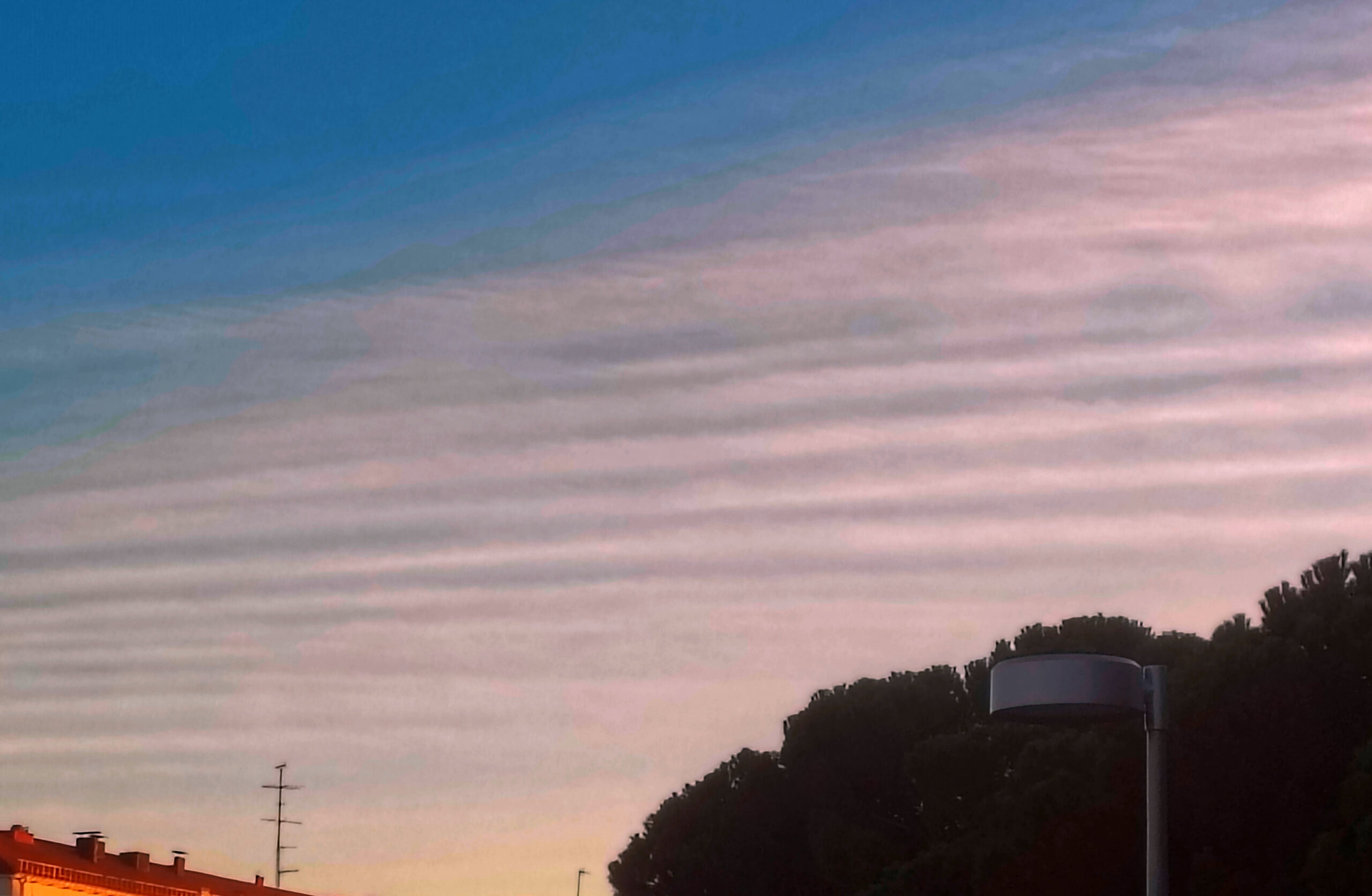 Standing wave contrails on a cloudless day